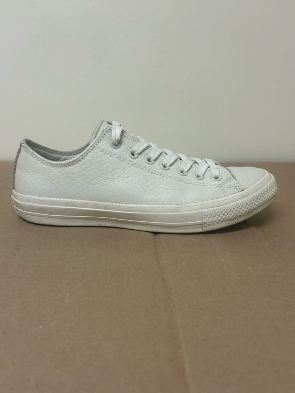 Converse 2 Chuck Taylor Low Top Sneakers in White with Neon Green Insole - Picture 4 of 5